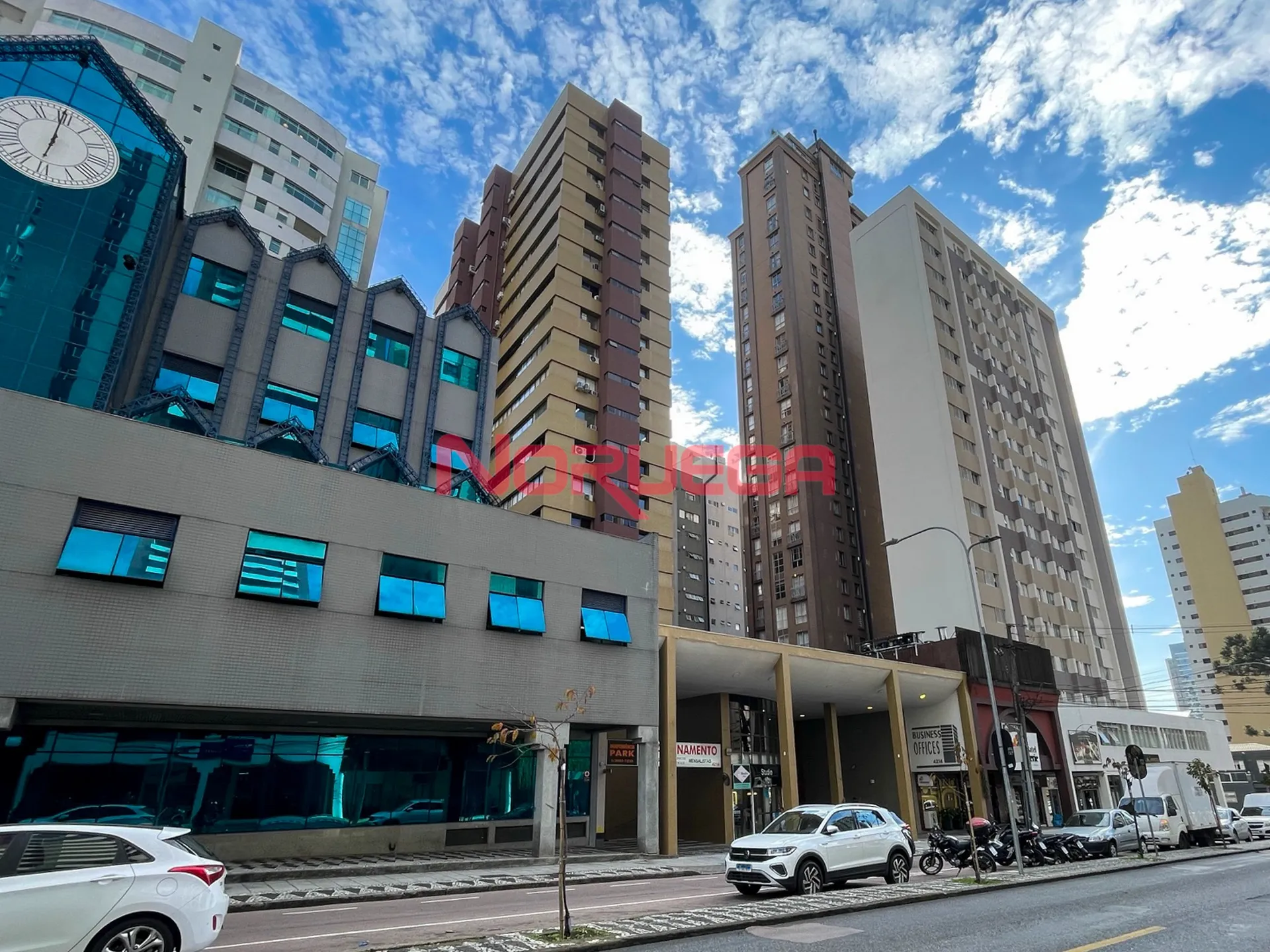 Sala comercial à venda no bairro batel em Curitiba com sala e banheiro