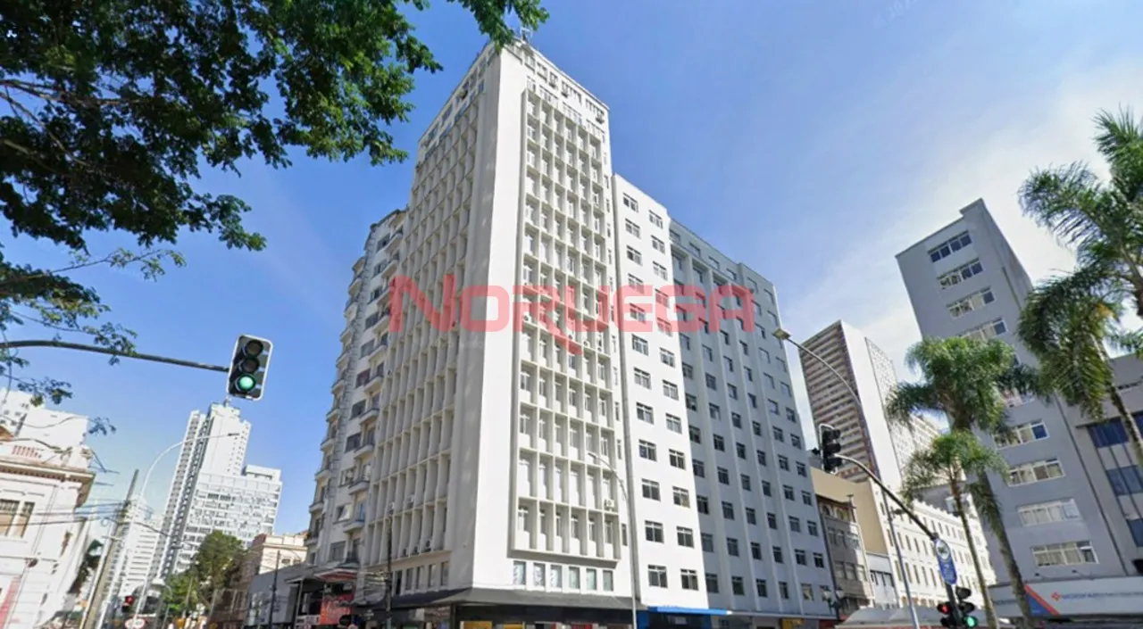 Sala comercial à venda no centro de Curitiba com 46m², 3 salas e banheiro