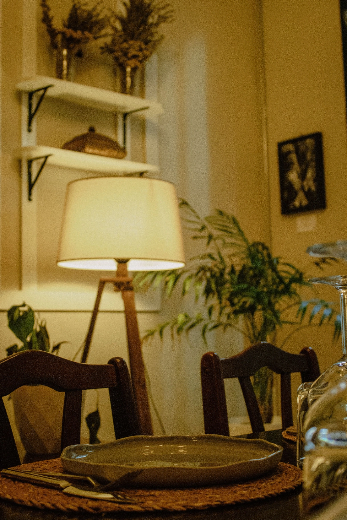 Ambientes multifuncionais transformam apartamentos compactos em espaços mais inteligentes